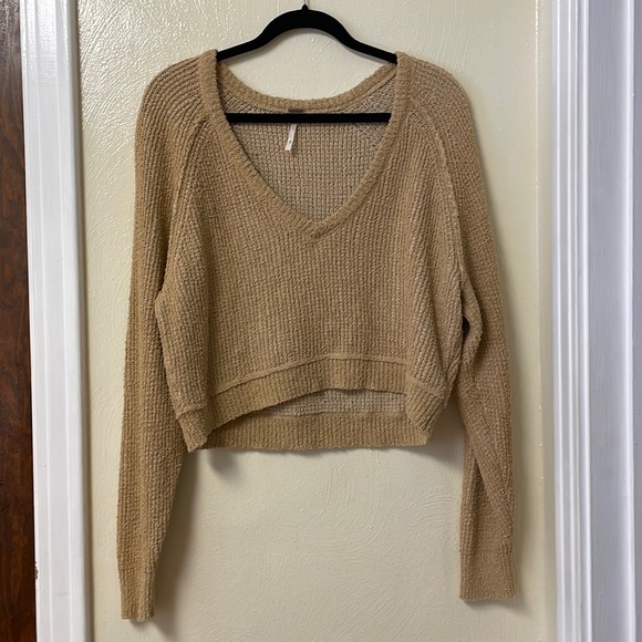 Free People Women's High Low V-Neck Cropped Sweater - Picture 2 of 4